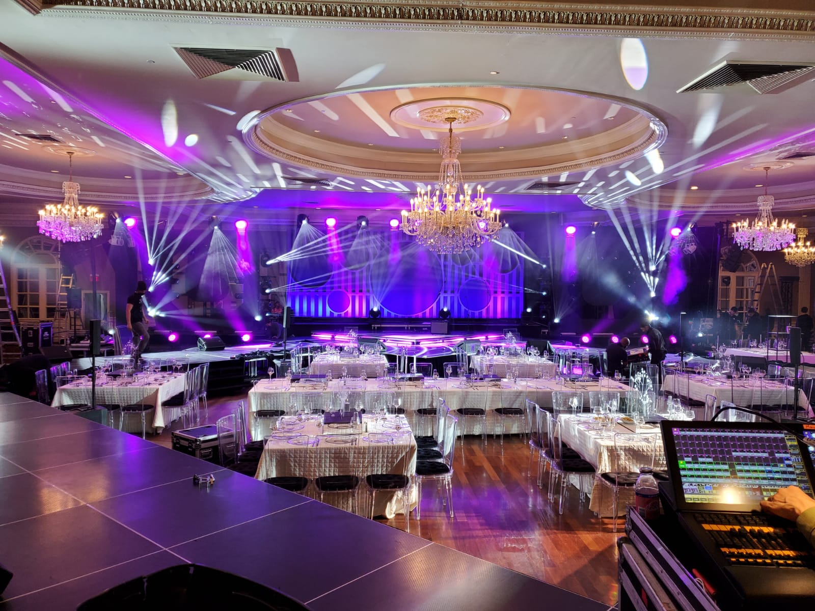 The Moving Head Positioning Secret: Why Symmetry Kills Your Show